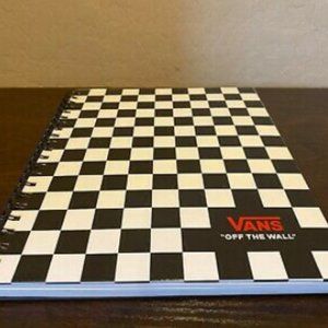 Vans off The Wall Family Exclusive Black & White!